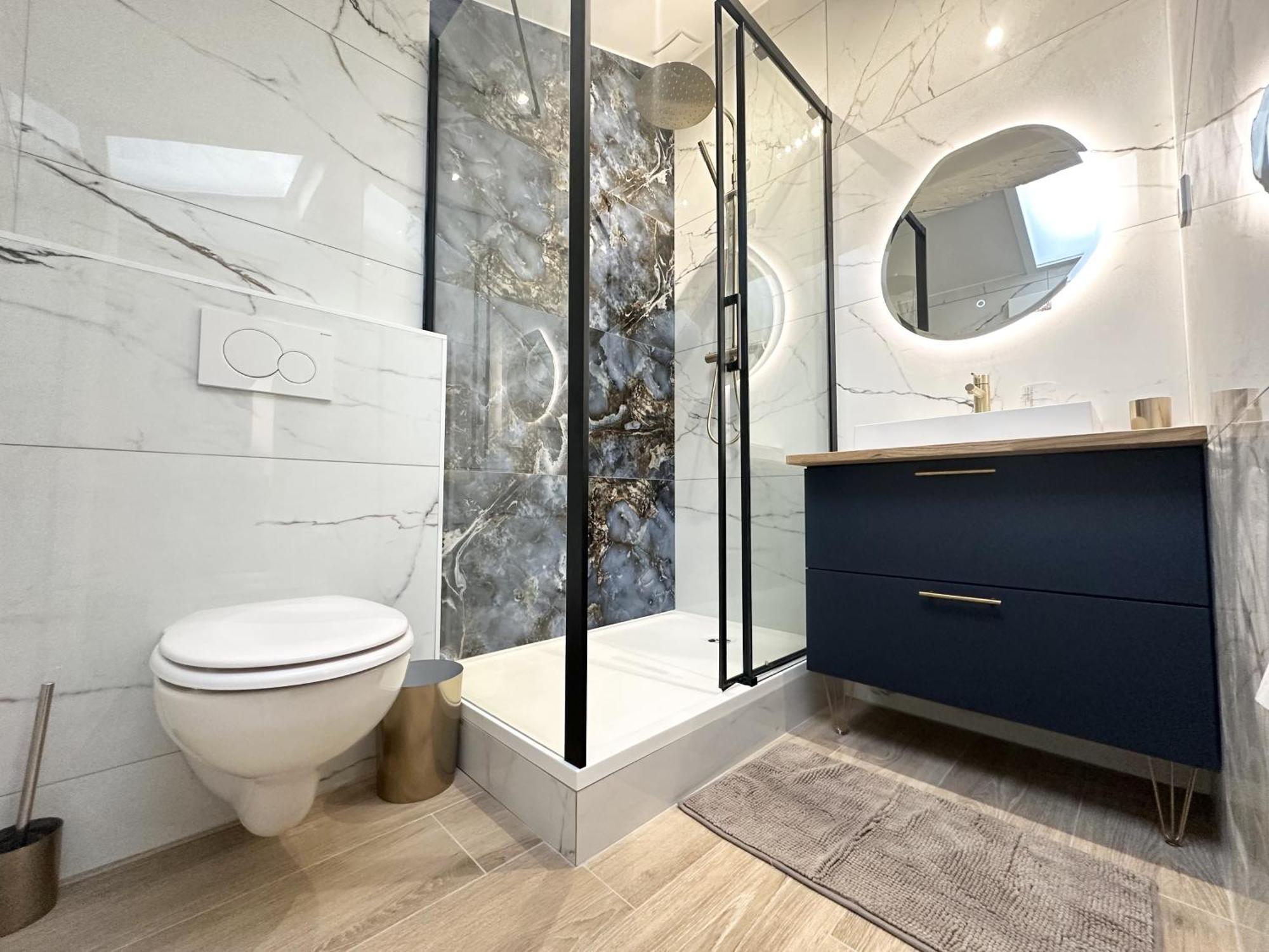 Elegant Mansarde-place Du Pin Apartment Nizza