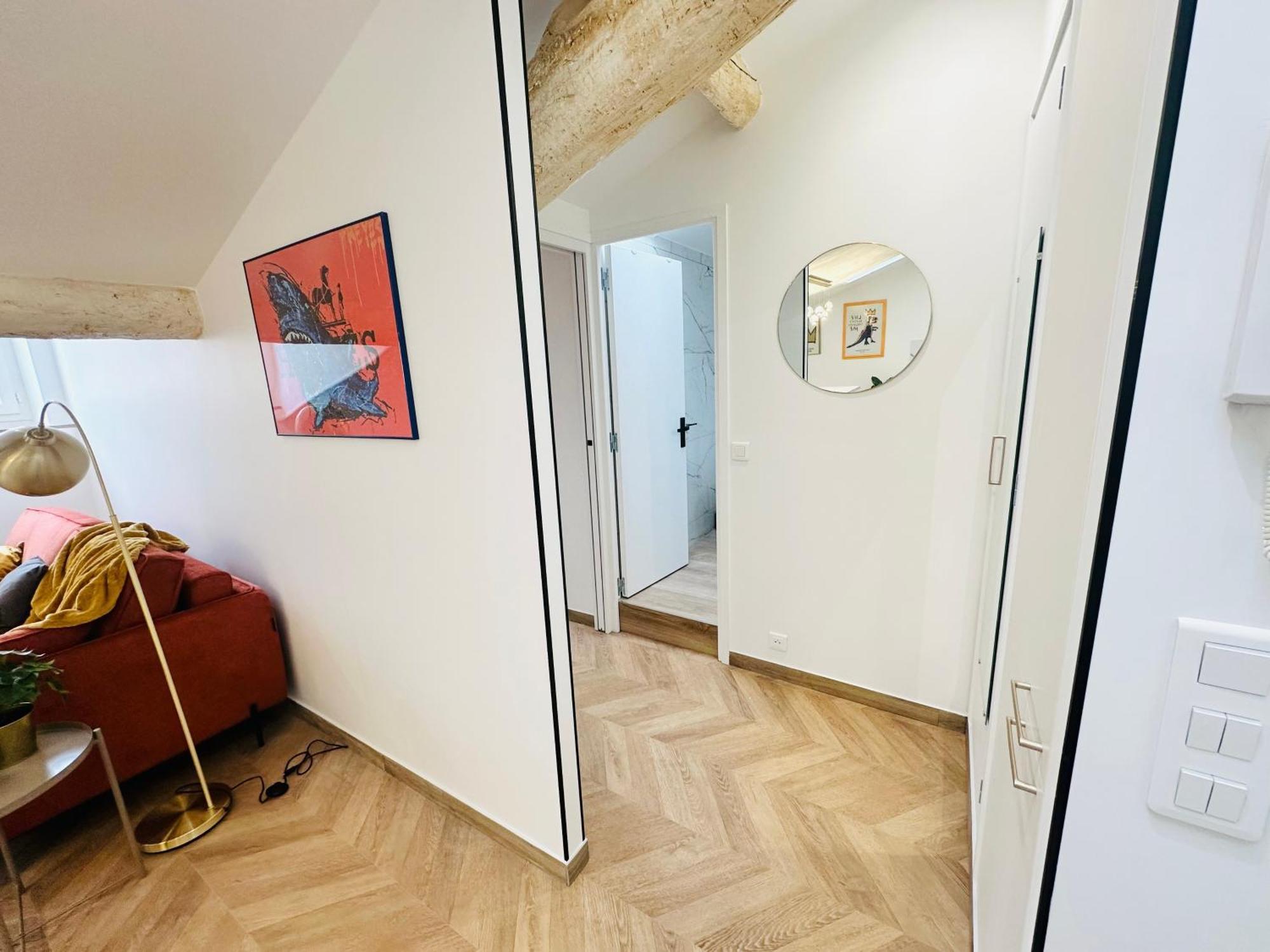 Appartement Elegant Mansarde-place Du Pin