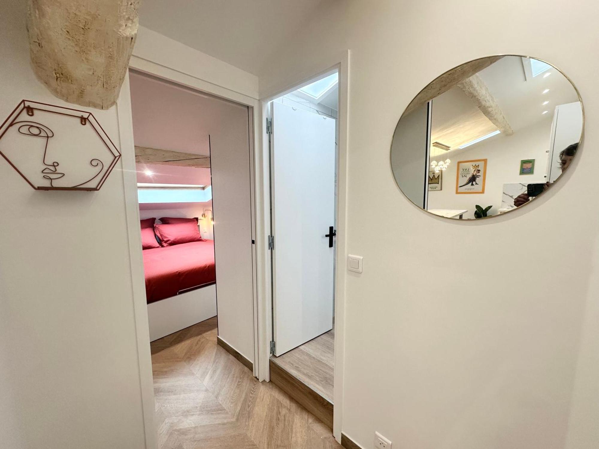 Elegant Mansarde-place Du Pin Appartement