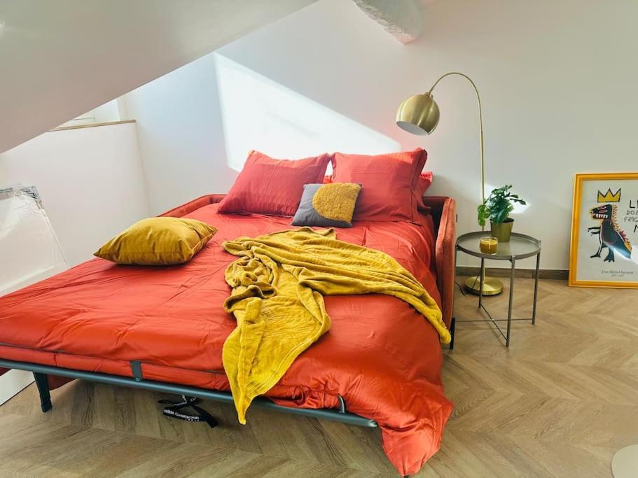 Elegant Mansarde-place Du Pin Appartement
