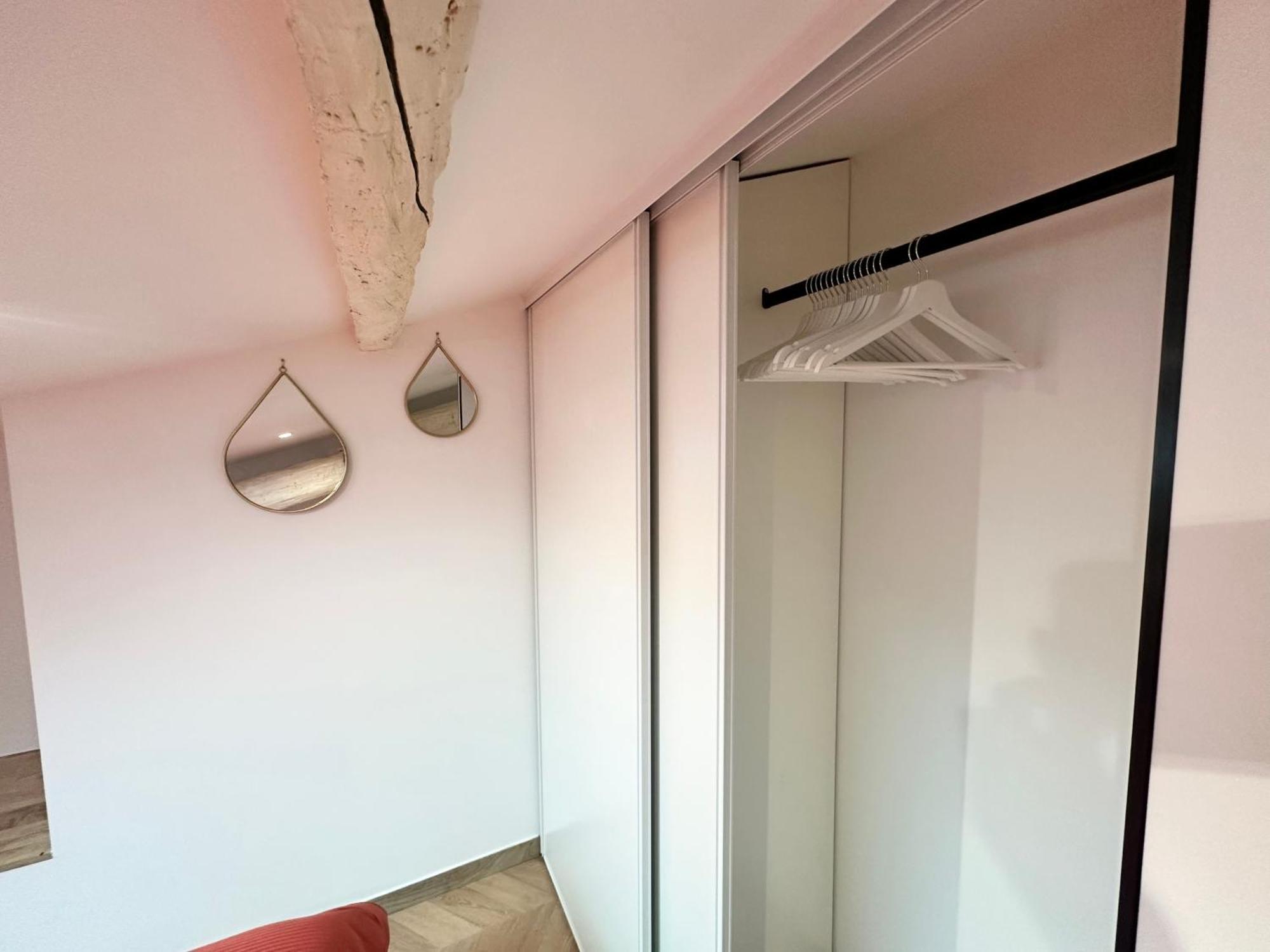 Appartement Elegant Mansarde-place Du Pin *