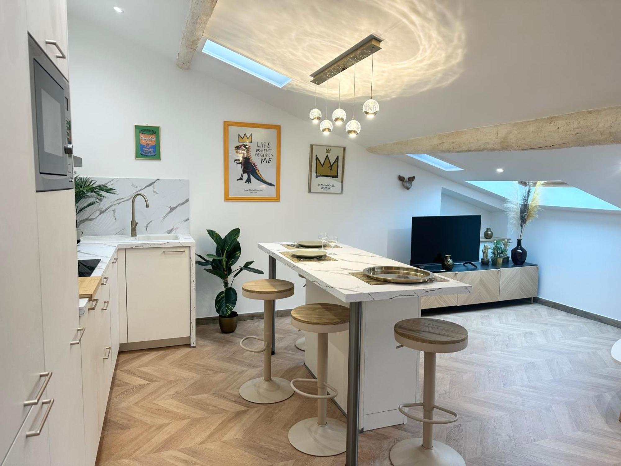 Appartement Elegant Mansarde-place Du Pin